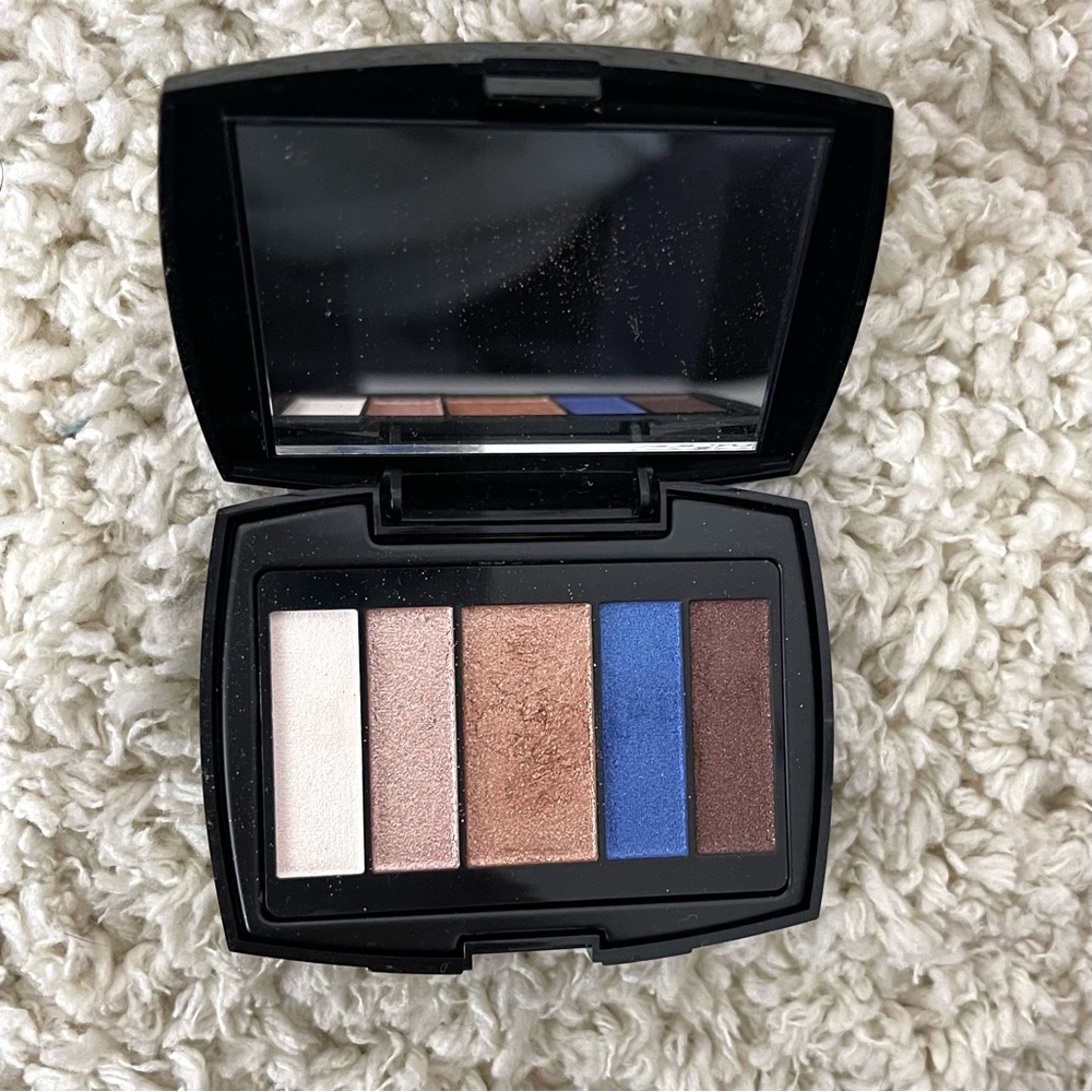 Elegant Eyeshadow Palette in Multi-Color
